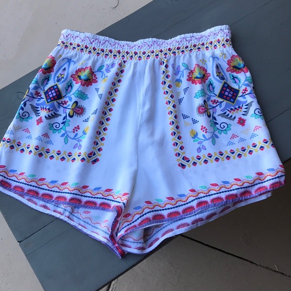 Flying Tomato Pants - Flying Tomato floral pattern shorts. Size Large.